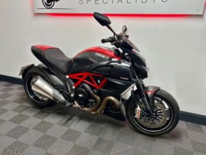 2011 Ducati Diavel 1198 Carbon Euro 3 in Red — image 4