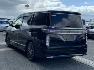 2017 Nissan Elgrand 250 Hs Abercrombie + Fitch Edition in White — image 4