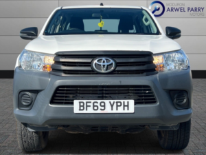 2019 Toyota Hilux 2.4 D-4d Active in White — image 2