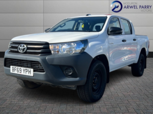 2019 Toyota Hilux 2.4 D-4d Active in White — image 3