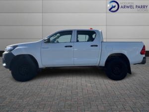 2019 Toyota Hilux 2.4 D-4d Active in White — image 4