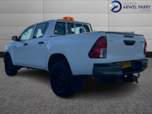2019 Toyota Hilux 2.4 D-4d Active in White — image 5