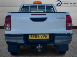 2019 Toyota Hilux 2.4 D-4d Active in White — image 6