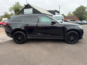 2019 Land Rover Range Rover Velar 2.0 P250 R-Dynamic Se SUV 5dr Petrol Auto 4WD Euro 6 (s/s) (250 Ps) in Black — image 5