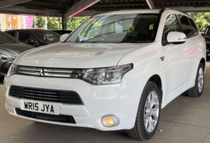 2015 Mitsubishi Outlander 2.0h 12kwh Gx4h CVT 4WD Euro 5 (s/s) 5dr in White — image 2