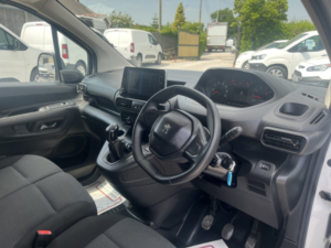 2021 Peugeot Partner 1.5 Bluehdi 1000 Professional in White — image 4