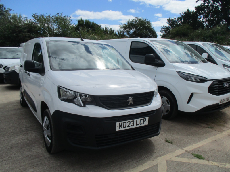 2023 Peugeot Partner 1.5 Partner Long 950 Professional Premium+ Bhdi 100 S&s Manual in White — image 1