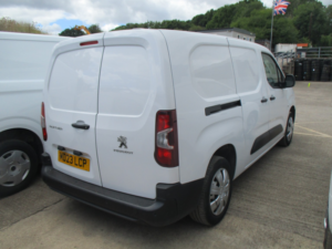 2023 Peugeot Partner 1.5 Partner Long 950 Professional Premium+ Bhdi 100 S&s Manual in White — image 6