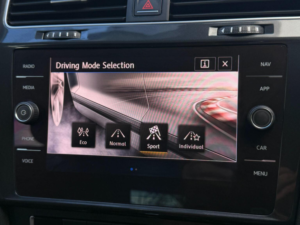 2018 Volkswagen Golf 1.4 Tsi Se Nav DSG Euro 6 (s/s) 5dr in Black — image 5