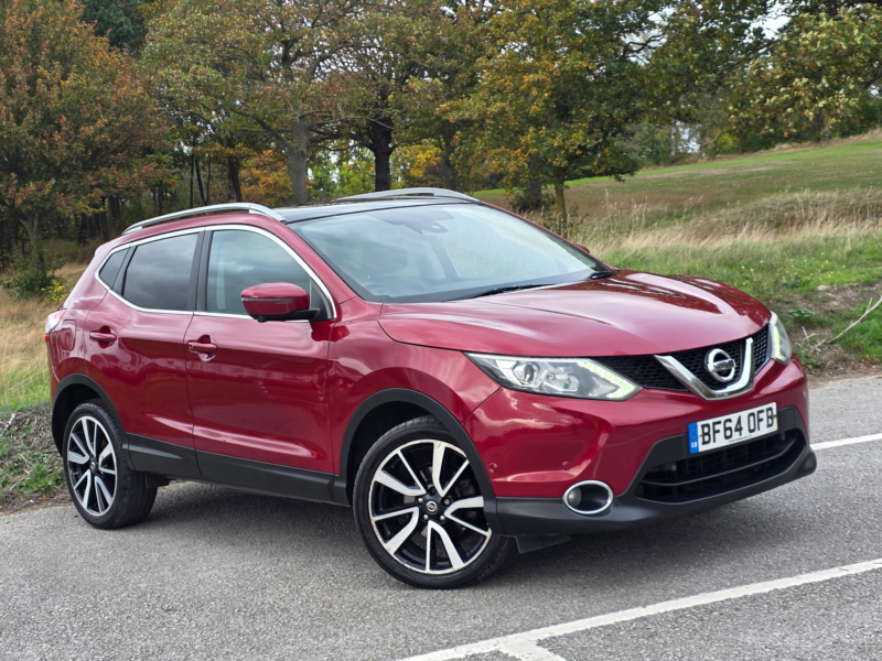 2014 Nissan Qashqai 1.5 Dci Tekna SUV 5dr Diesel Manual 2WD Euro 5 (s/s) (110 Ps) in Red — image 1