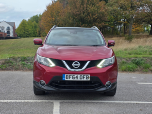 2014 Nissan Qashqai 1.5 Dci Tekna SUV 5dr Diesel Manual 2WD Euro 5 (s/s) (110 Ps) in Red — image 2