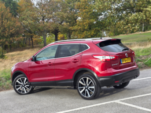 2014 Nissan Qashqai 1.5 Dci Tekna SUV 5dr Diesel Manual 2WD Euro 5 (s/s) (110 Ps) in Red — image 5