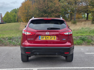 2014 Nissan Qashqai 1.5 Dci Tekna SUV 5dr Diesel Manual 2WD Euro 5 (s/s) (110 Ps) in Red — image 6