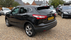 2015 Nissan Qashqai 1.6 Dci N-Tec+ 2WD Euro 6 (s/s) 5dr in Black — image 4