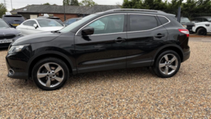 2015 Nissan Qashqai 1.6 Dci N-Tec+ 2WD Euro 6 (s/s) 5dr in Black — image 5