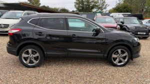 2015 Nissan Qashqai 1.6 Dci N-Tec+ 2WD Euro 6 (s/s) 5dr in Black — image 6