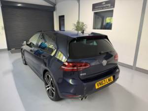 2013 Volkswagen Golf 2.0 Tdi Bluemotion Tech Gtd in Blue — image 3