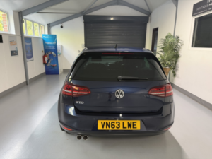 2013 Volkswagen Golf 2.0 Tdi Bluemotion Tech Gtd in Blue — image 4