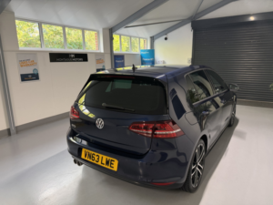 2013 Volkswagen Golf 2.0 Tdi Bluemotion Tech Gtd in Blue — image 6