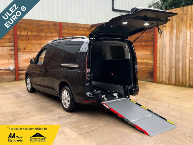 2024 Volkswagen Caddy Maxi 4 SEAT Auto Wheelchair Accessible Disabled Access Vehicle Wav in Black — image 1