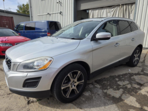 2011 Volvo Xc60 2.4 D5 Se Lux Geartronic AWD Euro 5 5dr in Silver — image 3