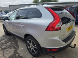 2011 Volvo Xc60 2.4 D5 Se Lux Geartronic AWD Euro 5 5dr in Silver — image 4