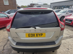 2011 Volvo Xc60 2.4 D5 Se Lux Geartronic AWD Euro 5 5dr in Silver — image 5