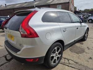 2011 Volvo Xc60 2.4 D5 Se Lux Geartronic AWD Euro 5 5dr in Silver — image 6