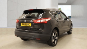 2015 Nissan Qashqai 1.2 Dig-T N-Tec+ Black 5dr 1 Owner+panroof+satnav in Black — image 4