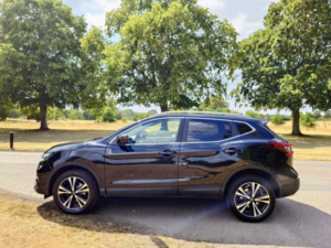2020 Nissan Qashqai 1.3 Dig-T N-Connecta in Black — image 6