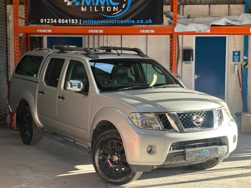 2010 Nissan Navara 3.0 Dci V6 Outlaw Auto 4WD Euro 4 4dr in Silver — image 1