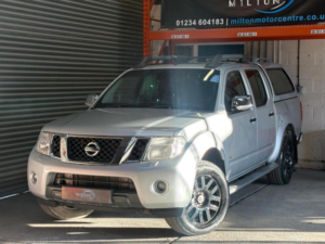 2010 Nissan Navara 3.0 Dci V6 Outlaw Auto 4WD Euro 4 4dr in Silver — image 2