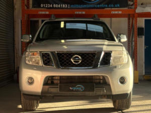 2010 Nissan Navara 3.0 Dci V6 Outlaw Auto 4WD Euro 4 4dr in Silver — image 5