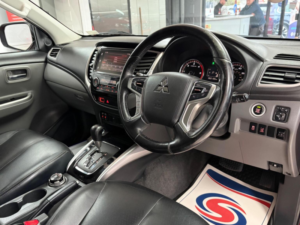 2019 Mitsubishi L200 2.4 Di-D Dc Warrior Auto 4WD Euro 6 4dr in Red — image 6