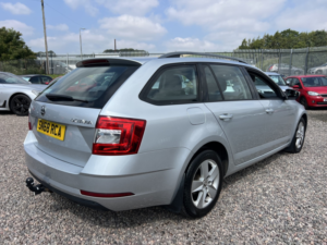 2019 Skoda Octavia 1.6 Tdi Se in Silver — image 2