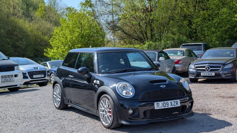 2009 MINI Hatch 1.6 John Cooper Works Hatch in Black — image 1