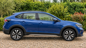 2022 Volkswagen Taigo 1.0 Tsi Life in Blue — image 3