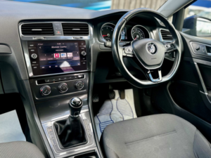 2017 Volkswagen Golf 1.6 Tdi Bluemotion Tech Se in Blue — image 3