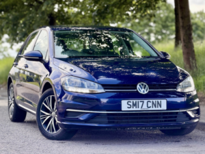 2017 Volkswagen Golf 1.6 Tdi Bluemotion Tech Se in Blue — image 5