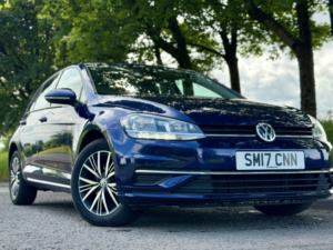 2017 Volkswagen Golf 1.6 Tdi Bluemotion Tech Se in Blue — image 6