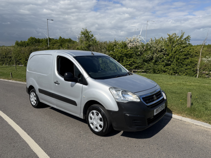 2017 Peugeot Partner 1.6 Bluehdi 854 Professional in Silver — image 1