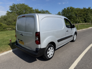 2017 Peugeot Partner 1.6 Bluehdi 854 Professional in Silver — image 2