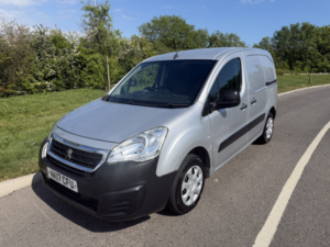 2017 Peugeot Partner 1.6 Bluehdi 854 Professional in Silver — image 3