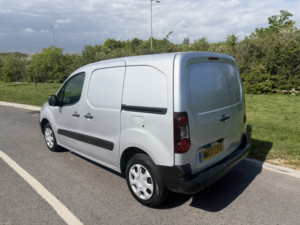 2017 Peugeot Partner 1.6 Bluehdi 854 Professional in Silver — image 4