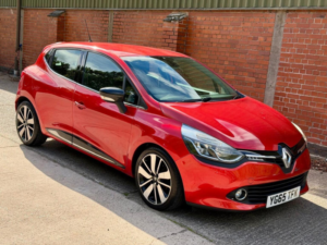 2015 Renault Clio 1.5 Dci Dynamique S Nav Euro 6 (s/s) 5dr in Red — image 2