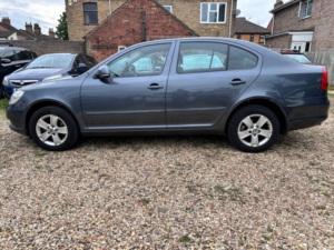 2009 Skoda Octavia 1.9 Tdi Se in Grey — image 2