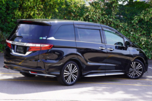 2013 Honda Odyssey 2.4 Absolute 5dr 7 Seats in Black — image 4