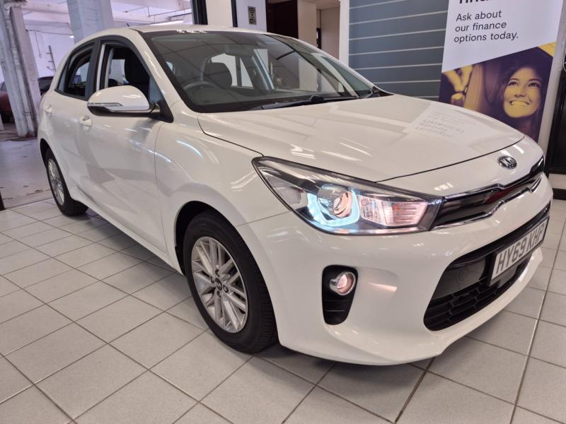 2019 Kia Rio 1.4 2 Hatchback 5dr Petrol Manual Euro 6 (s/s) (98 Bhp) in White — image 1