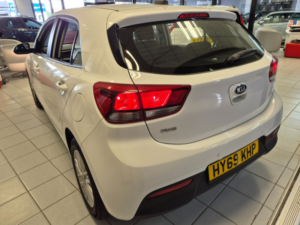 2019 Kia Rio 1.4 2 Hatchback 5dr Petrol Manual Euro 6 (s/s) (98 Bhp) in White — image 2