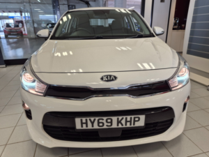 2019 Kia Rio 1.4 2 Hatchback 5dr Petrol Manual Euro 6 (s/s) (98 Bhp) in White — image 4